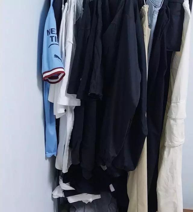 [네이버브랜드스토어 리뷰] 아들 작은방에 옷걸이용구입했는데 자리도 많이 차지안히고 적당히 수납할수있어 만족합