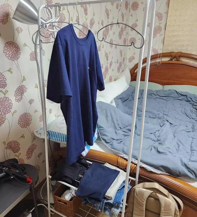 [네이버브랜드스토어 리뷰] 집에 옷방이 따로 있다보니까 제 방에는 옷걸이가 없어서 불편함을 느껴서 미니행거 찾