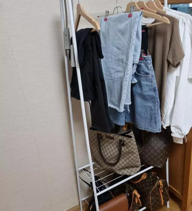 [네이버브랜드스토어 리뷰] 처음 개봉했을때 나사며 렌치등 작은것들이 봉지에밀봉안된채 후두둑떨어지더라고요
