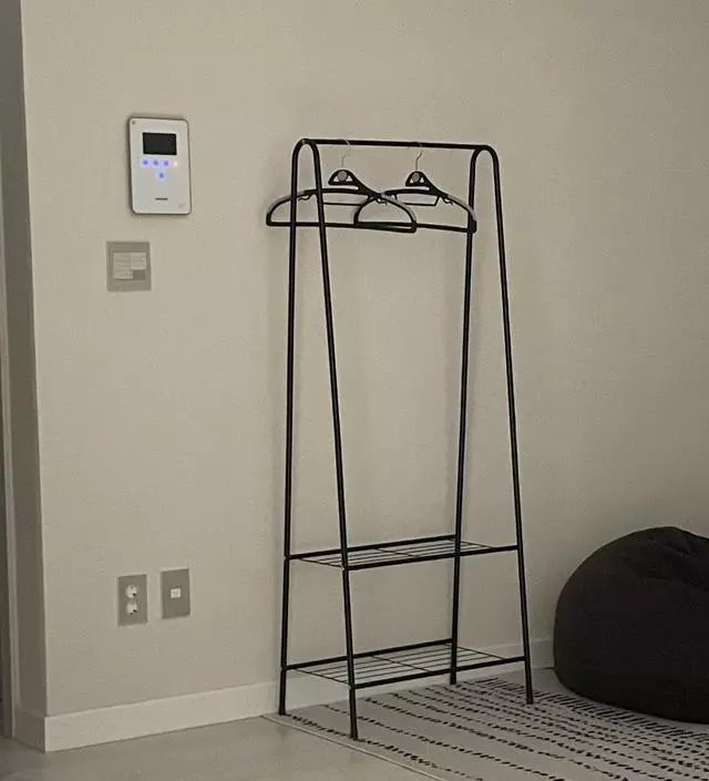 [네이버브랜드스토어 리뷰] 거실에 놓으려고 주문했어요~! 겉옷 간단하게 걸려고 주문한건데 너무 딱이네요!! 아래