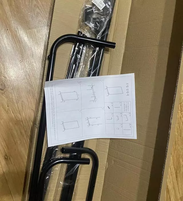 [네이버브랜드스토어 리뷰] 상품 1번과 3번중 1번은 바구니 놓고 쓰기 힘들거 같아서 3번으로 결정했습니다. 조립하