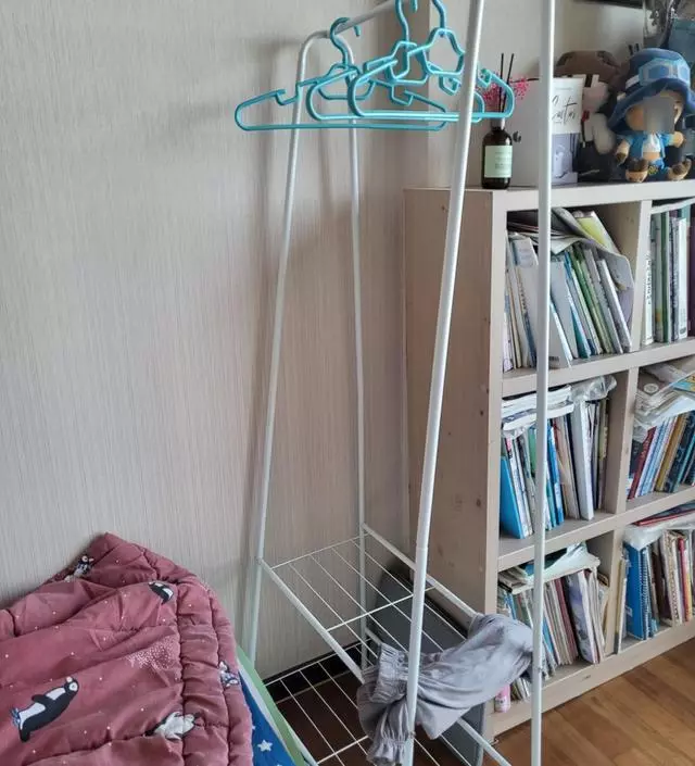 [네이버브랜드스토어 리뷰] 우선 담날바루 배송받을수있다는점과 이가격에 어렵지않게 조립할수있어서 좋아요 손쉽