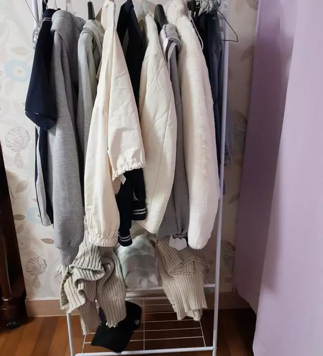 [네이버브랜드스토어 리뷰] 한달이상이 지난 지금 잘 쓰고있어요. 쓰다보니 옷이 늘어서 꽉찼지만 처음 의도와 다르