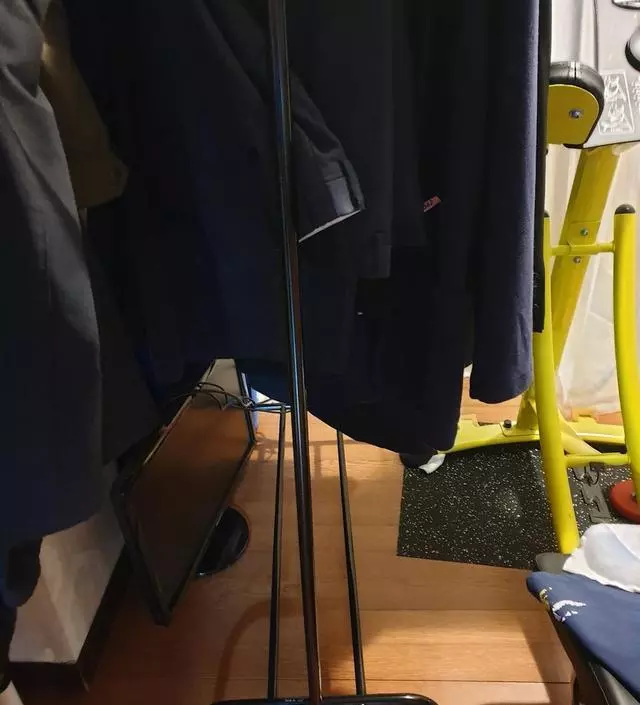 [네이버브랜드스토어 리뷰] 배송 빠르네요. 제품은 조금 더 견고 했으면 하는 아쉬움이 있네요. 가격 대비 만족합니