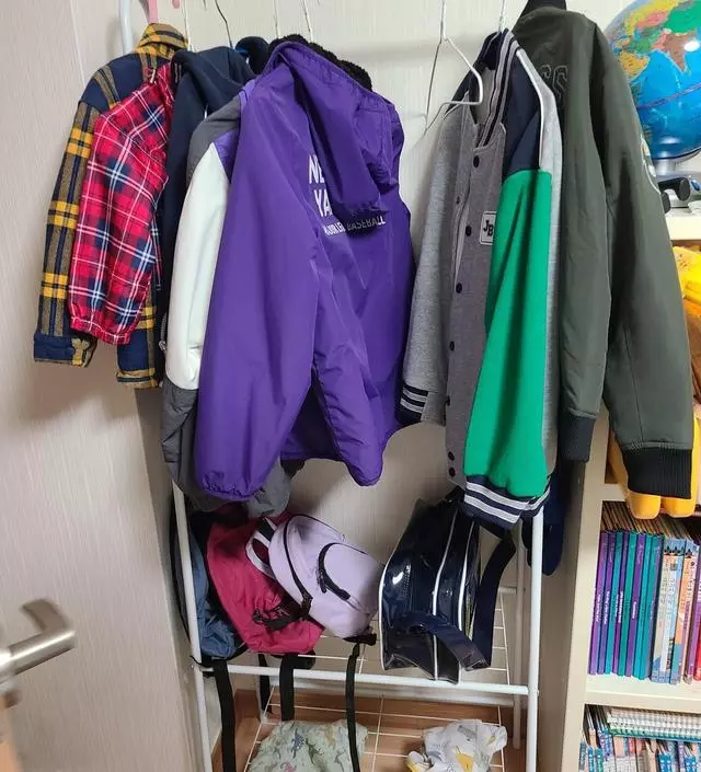 [네이버브랜드스토어 리뷰] 작은 짜투리 공간에 쏙 들어가서 좋네요.
