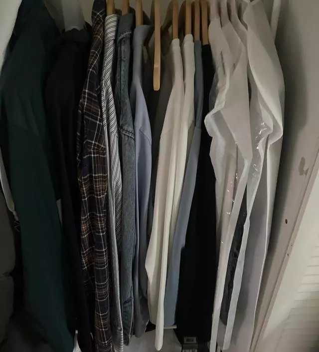 [네이버브랜드스토어 리뷰] 크기기 작은편이라 공간을 많이 차지 하지도 않는데 옷은 꾀 많이 걸립니다 튼튼하기도