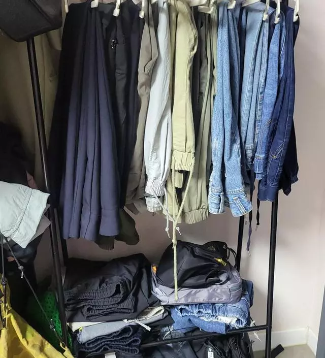 [네이버브랜드스토어 리뷰] 구석자리 옷걸이 용으로 구입했는데 조립도 간단해서 좋네요.
