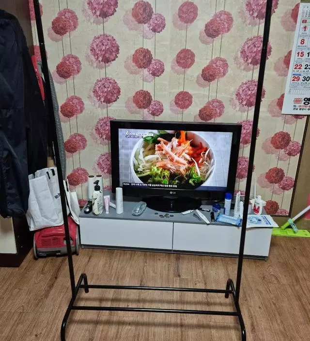 [네이버브랜드스토어 리뷰] 아빠가 일하시는 공간에 작업복 건다고 알아보다가 딱 괜찮아서 구매했는데 배송도 빠르