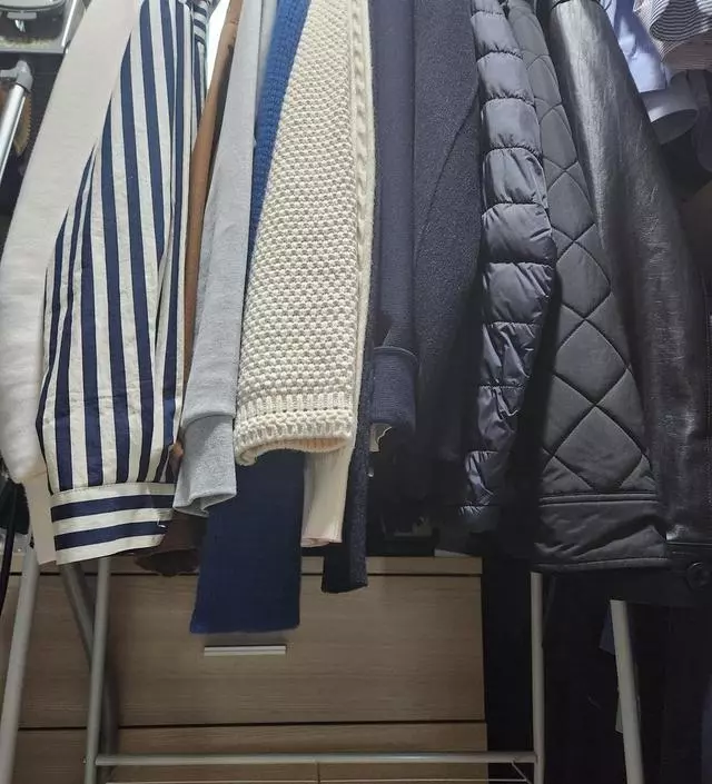 [네이버브랜드스토어 리뷰] 이사를 하면서 필요 없는 옷을 다 정리하고 버리고 나서 장롱 자체를 안사고 그냥 드레