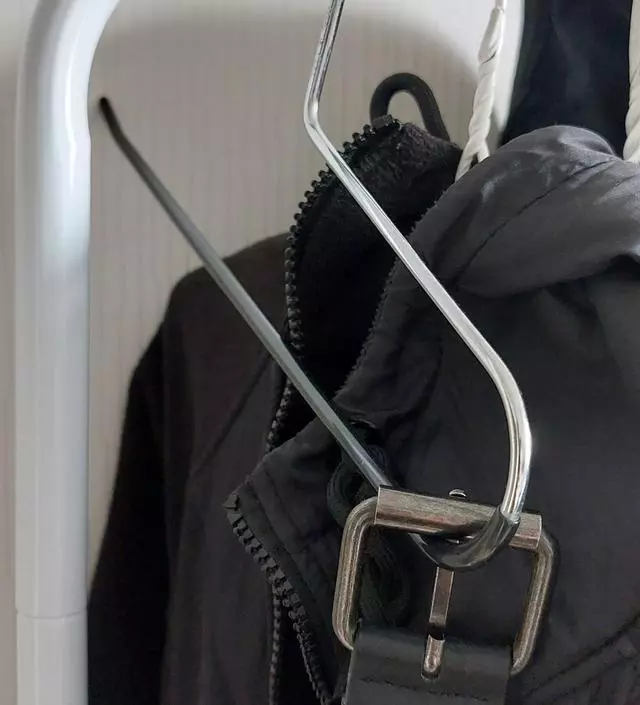 [네이버브랜드스토어 리뷰] 조립하기 쉽고  밑에 물건놓을 선반?이 있어서 좋아요