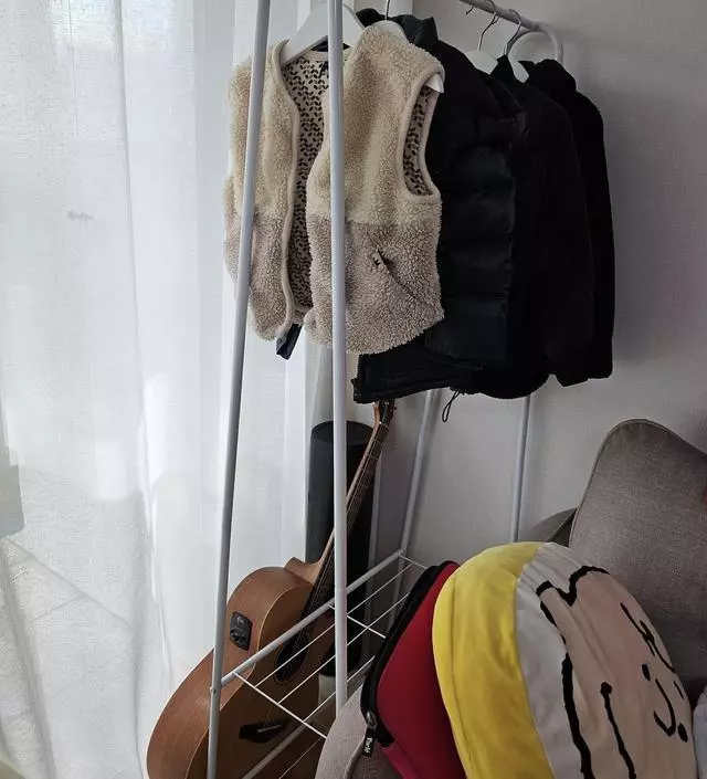 [네이버브랜드스토어 리뷰] 아이겉옷을 옷정에 넣고빼는게 번거로워샀는데 가실 한쪽에 두니 딱 좋네요 엄청 튼튼하