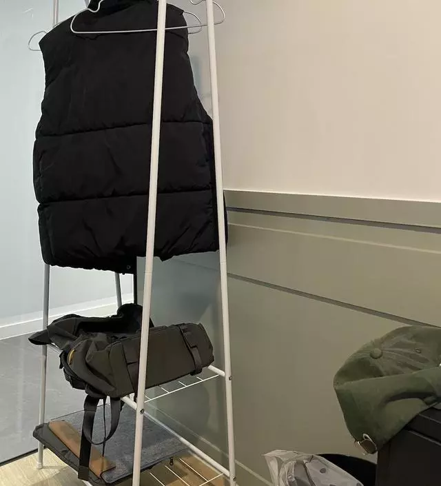 [네이버브랜드스토어 리뷰] 사무실에 가볍게 두려고 구매했는데 생각한 사이즈에요. 조립도 쉬웠고 쉬운 조립에 비