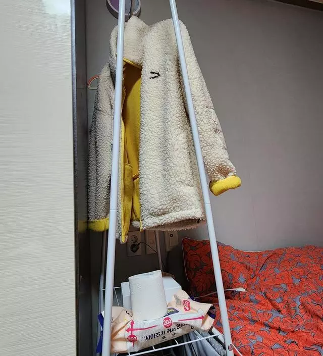 [네이버브랜드스토어 리뷰] 옷장과 침대 사이 남는 공간에 딱 들어가요. 정말 딱 원하는 사이즈여서 너무너무 만족