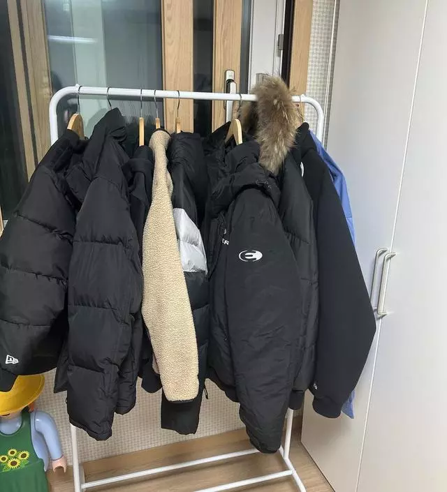 [네이버브랜드스토어 리뷰] 배송진짜빠르네요가격대비싸이즈도좋고 겨울옷걸기넘좋아요