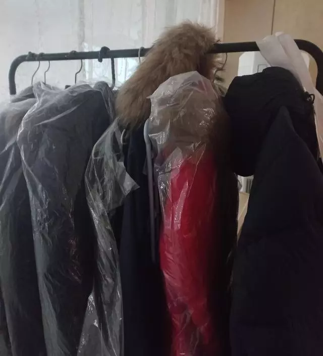 [네이버브랜드스토어 리뷰] 겨울옷 무거운것 걸어놨는데 괜찬네요 의외로 약 튼튼해요 깔끔해요 심플~조립 쉬워요 