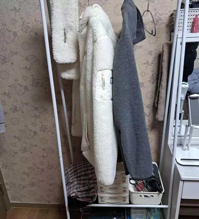 [네이버브랜드스토어 리뷰] 큰딸방에 사주고 작은딸방에도 샀네요 좁은방에 공간활용 짱입니다 가격도 착하고 조립