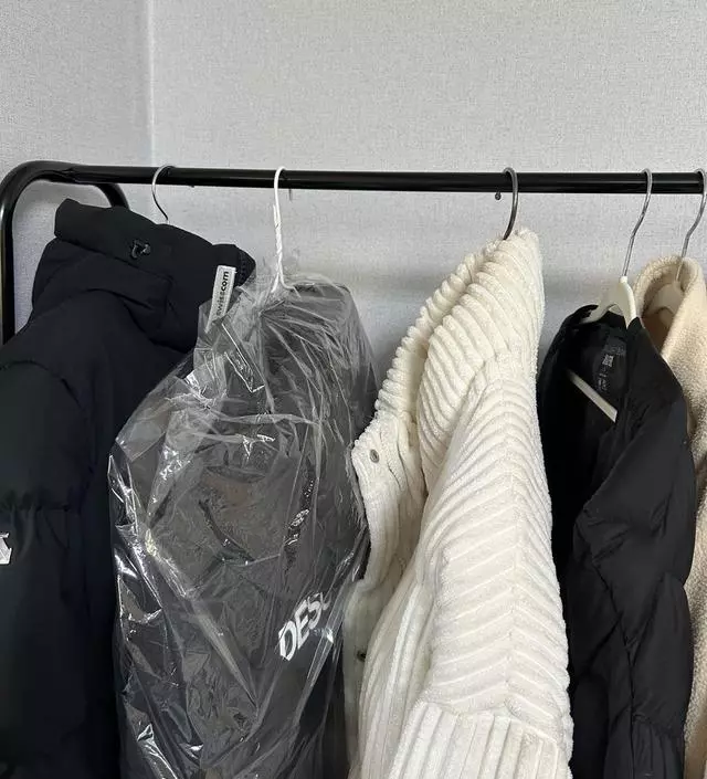 [네이버브랜드스토어 리뷰] 두번째 구매에요~ 가격대비 튼튼하고 의외로 옷도 먾이 걸리고 공간활용 좋아요~