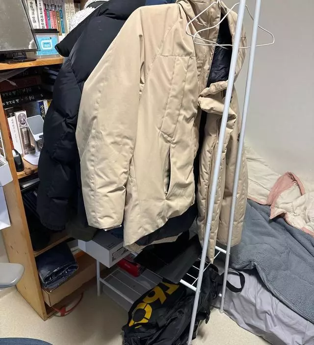 [네이버브랜드스토어 리뷰] 밑에 수납공간 두층이 활용도가 좋고 견고하게 무거운 옷도 잘 걸림