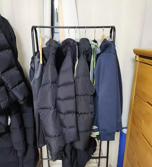 [네이버브랜드스토어 리뷰] 아이들 방에 하나씩 설치해주었는데 공간차지 안하고   겨울옷 수납도 좋아요
