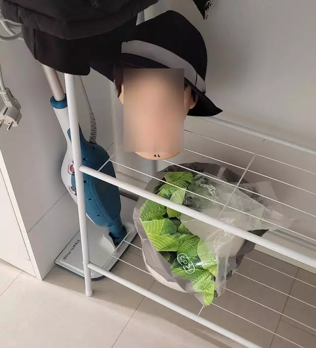 [네이버브랜드스토어 리뷰] 조립도 쉽고 공간차지도 덜하고 퇴근후 입은옷들 정리대에 좋은것같아요