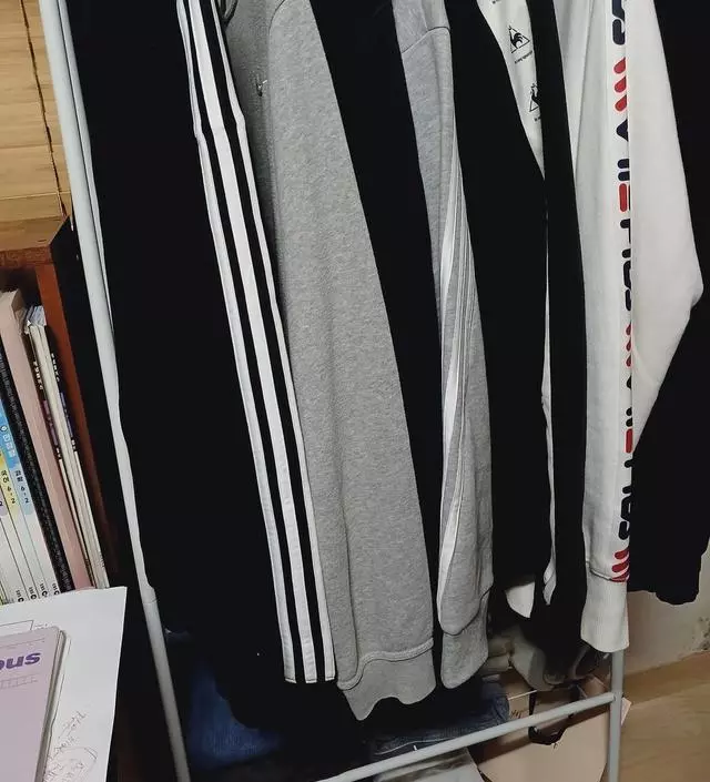 [네이버브랜드스토어 리뷰] 가격대비 너무 만족스런 제품이네요 딸아이방에 조립해 놓았는데 한쪽 벽면에 놓았는데