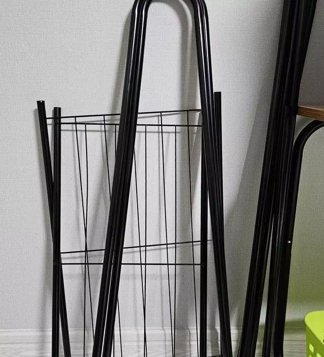 [네이버브랜드스토어 리뷰] 생각보다 많이 부실해서 아쉽게도 조립하고 바로 처분했습니다.