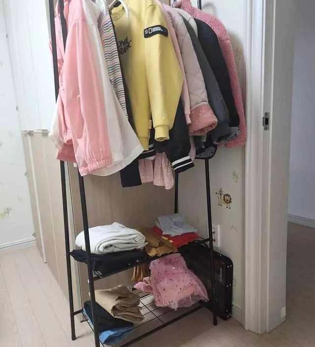 [네이버브랜드스토어 리뷰] 아이들 옷 정리용으로 샀는데 아담하니 딱 제가 원하는 사이즈네요 조립할때 밑에 끼우