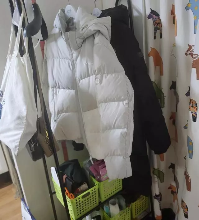 [네이버브랜드스토어 리뷰] 겨울이라 외투가 많아지는데 집안까지 가지고 들어오지 않고 현관에 걸어두려고 구입했