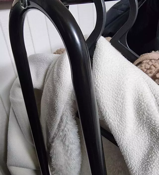 [네이버브랜드스토어 리뷰] 겨울옷 걸어 둘 옷걸이 보다가 구입했는데
