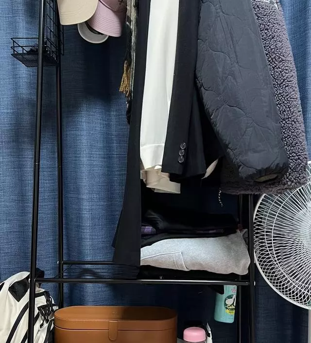 [네이버브랜드스토어 리뷰] 바로 다음날 배송와서 깜짝 놀랐어요! 저렴한 가격에 한정된 공간에 거치할 수 있어서 