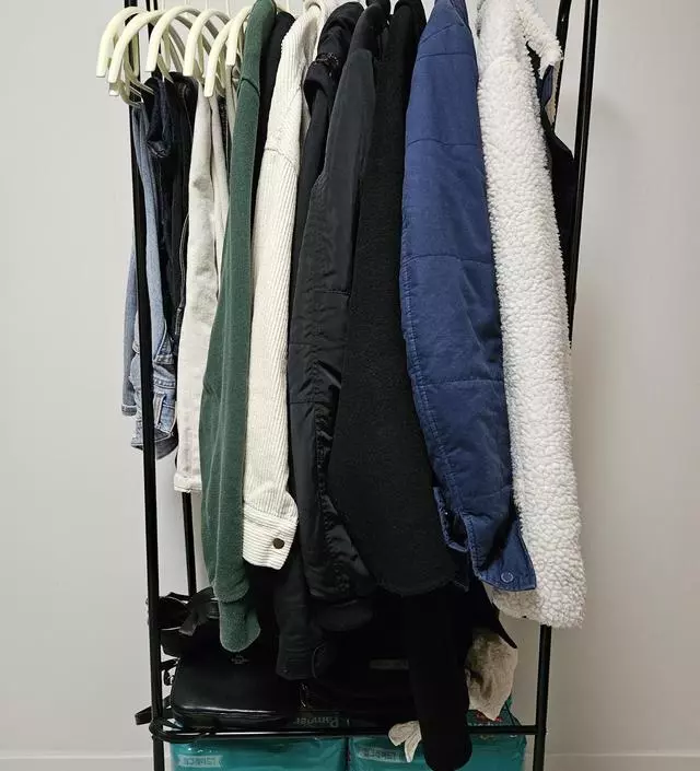 [네이버브랜드스토어 리뷰] 제품이 다소 칠이 벗겨지거나 엉성한 부분이 있었지만 제품 사용에는 큰 하자가 없어서