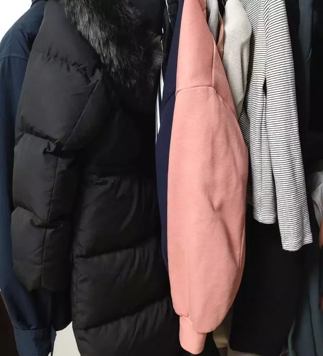 [네이버브랜드스토어 리뷰] 가을옷에서 겨울 옷들로 바꿔걸었는데 안무너지고 튼튼해요 옷도 많이 걸려서 좋습니다