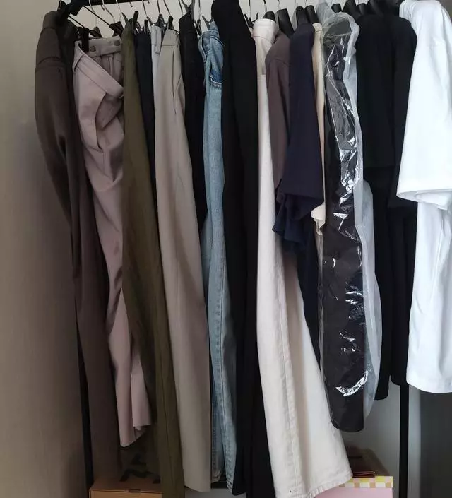 [네이버브랜드스토어 리뷰] 깔끔하게 잘 쓰고 있습니다 밑에도 수납할 수 있는 공간이 있어 좋아요!!