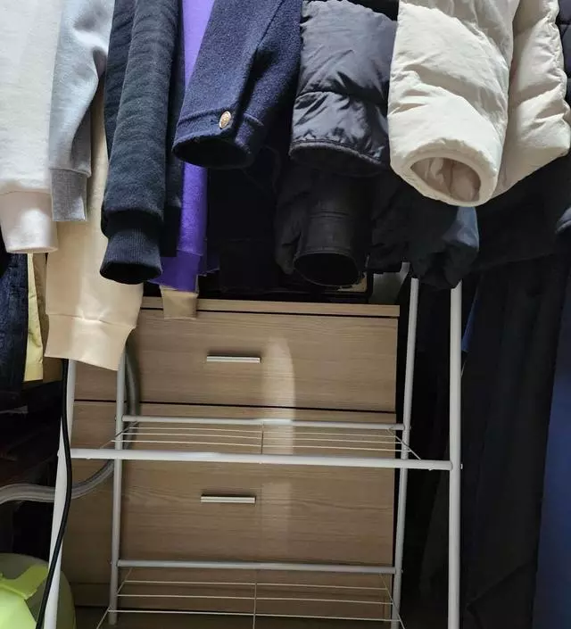 [네이버브랜드스토어 리뷰] 생각보다 튼튼하구요~색상도 예쁘고 수납공간도 넓어요~조립도 여자 혼자서 쉽게 할수 