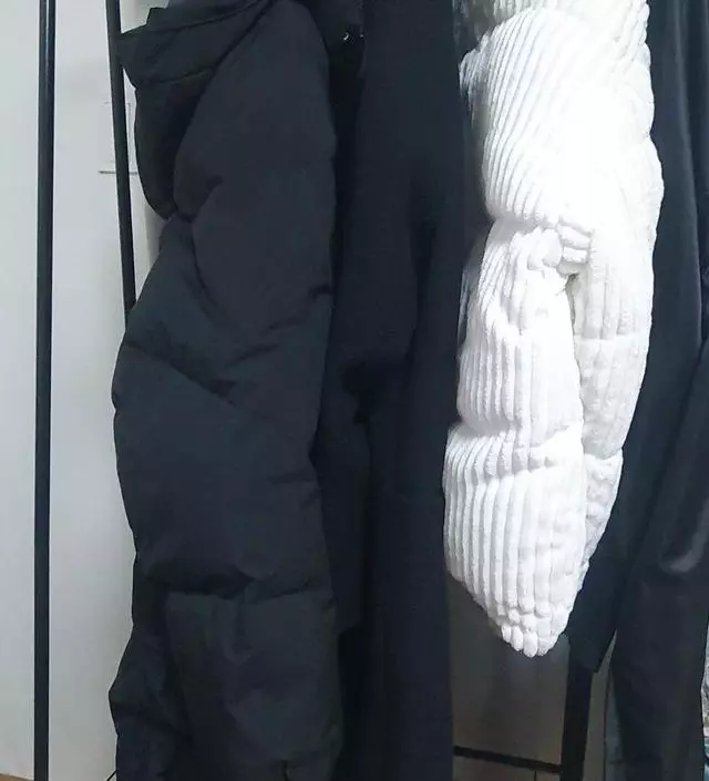 [네이버브랜드스토어 리뷰] 저렴하게 사서 잘 씁니다 부피 크고 자주 입는 겨울 옷 걸어두기 좋네요