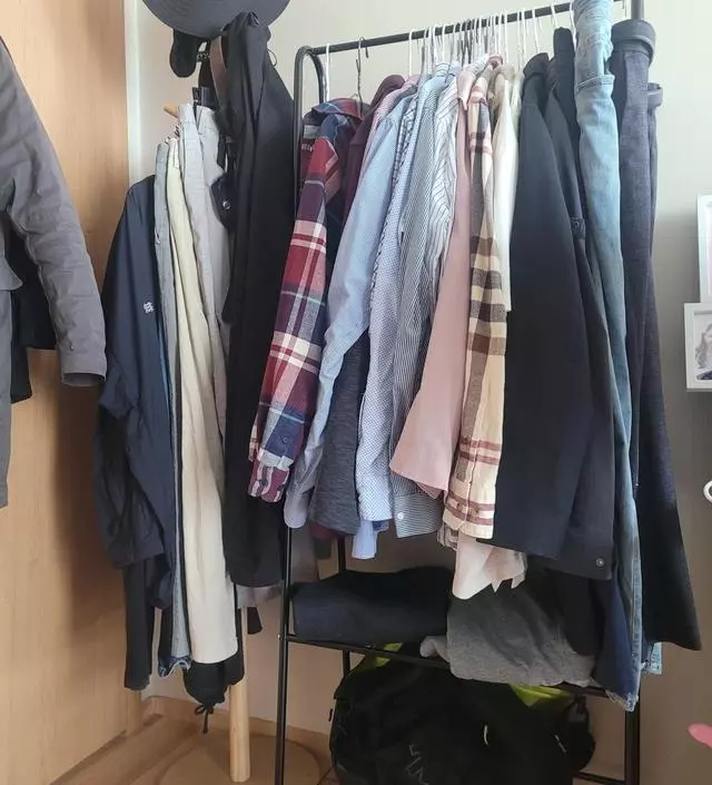 [네이버브랜드스토어 리뷰] 평소에 자주 입는 옷을 걸어둘 행거가 필요했는데 디자인과 실용성 모두 만족스럽습니다