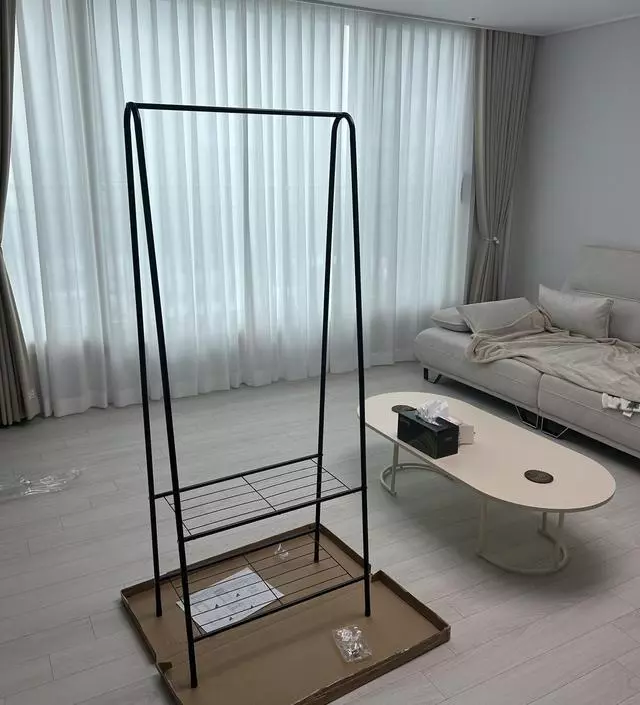 [네이버브랜드스토어 리뷰] 여자혼자 조립 쌉가능 ㅎㅎㅎ 좋아용 작업복걸어둘려고 구매햇슙이다