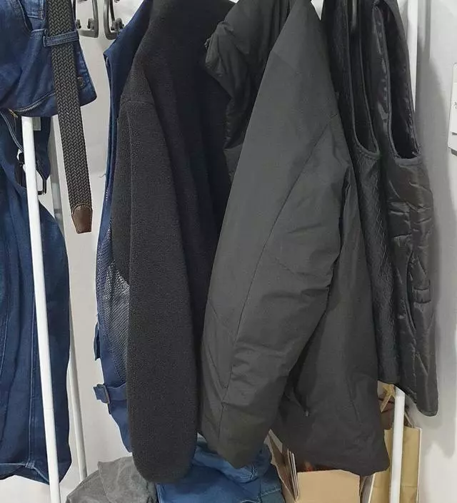 [네이버브랜드스토어 리뷰] 현관문 옆에 자주입는옷으로다가 세팅
