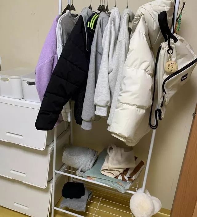 [네이버브랜드스토어 리뷰] 완전 잘 쓰고 있어요 둘째도 이제 초등 들어가서 방 분ㄹ 해주는데 고민 않고 여기 헹거