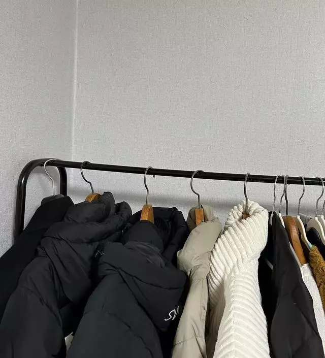 [네이버브랜드스토어 리뷰] 너무 실용성있게 잘 사용하고 있어요~ 튼튼하고 자켓엄청 걸었는데 괜찮아요~