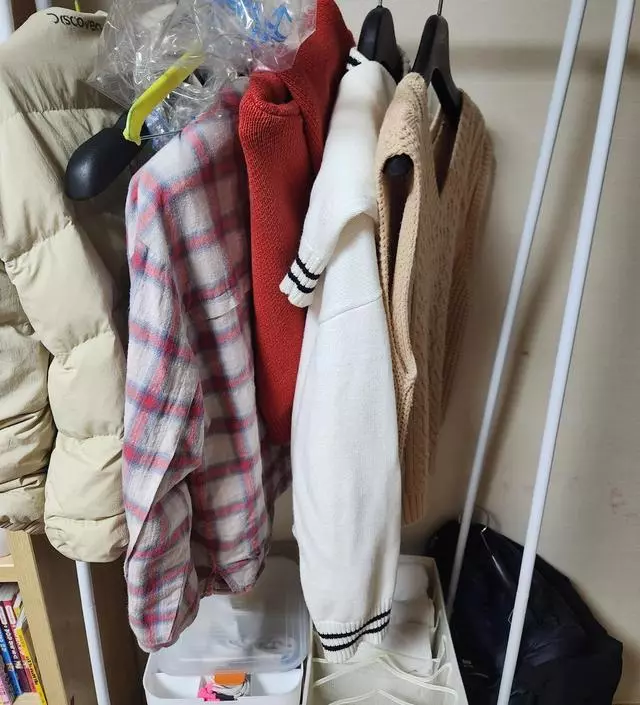 [네이버브랜드스토어 리뷰] 처음 구입후 설치했을때 공간활용도 잘되고해서 맘에 들었는데 한달이 지난 지금도 그맘