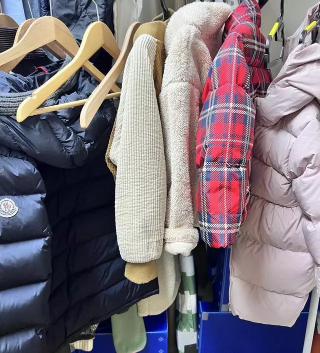 [네이버브랜드스토어 리뷰] 외출한 옷 걸어두기 좋지만, 약해서 옷을 많이 걸면 쓰러져요 ㅜㅜ 그 부분 감안하시고