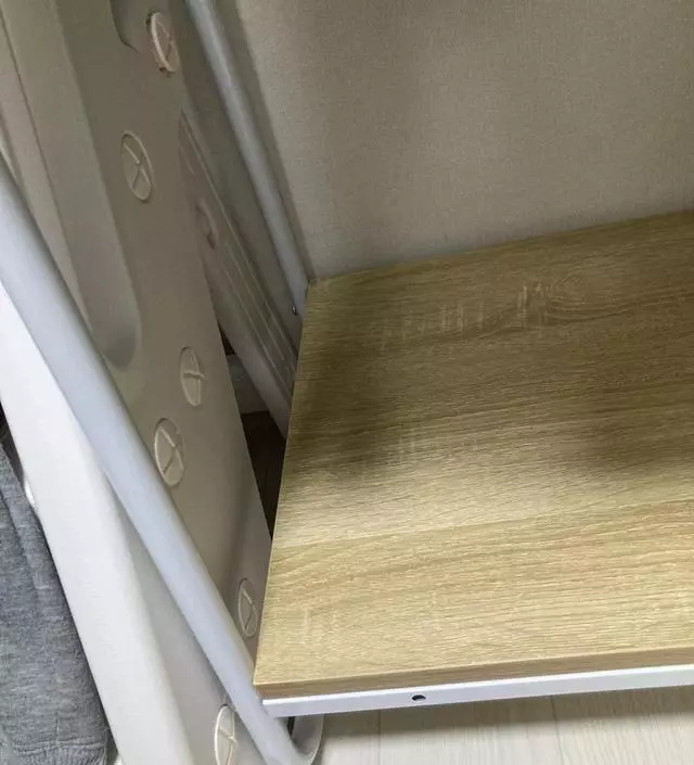 [네이버브랜드스토어 리뷰] 구성품은 많지 않은데 조립하고 나니 서브용으로 좋은 것 같아요. 하단에 선반용으로 있