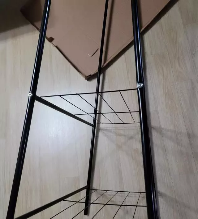 [네이버브랜드스토어 리뷰] 가격이 저렴해서 큰 기대는 안했는데. 조립 간단하고 튼튼하내요.하단 수납까지.최고입