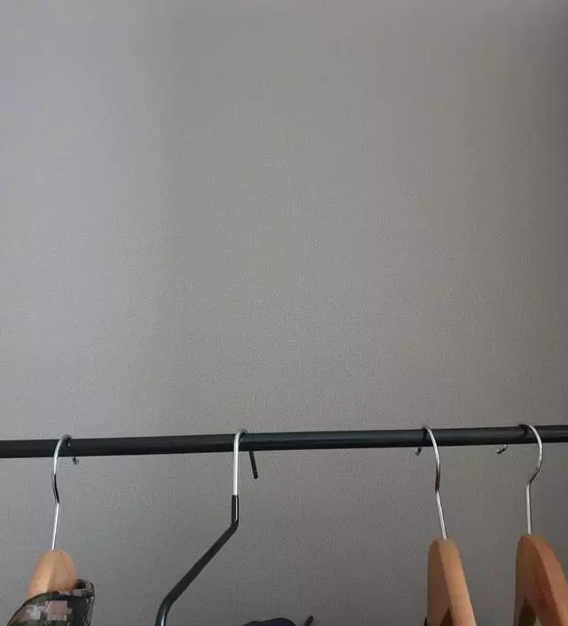 [네이버브랜드스토어 리뷰] 자주입는 옷들을 걸라고 샀는데 깔끔하고 괜찮네요 늘 의자에 걸어놓거나 아무데나 벗어