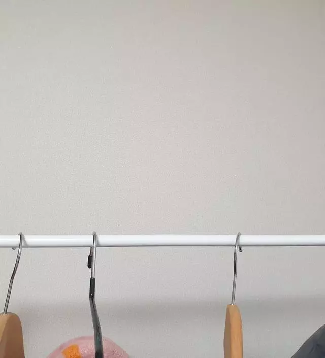 [네이버브랜드스토어 리뷰] 옷정리가 되는거 같아 좋아요 평소 자주입는것들을 깔끔하게 걸어놨더니  지저분해 보이