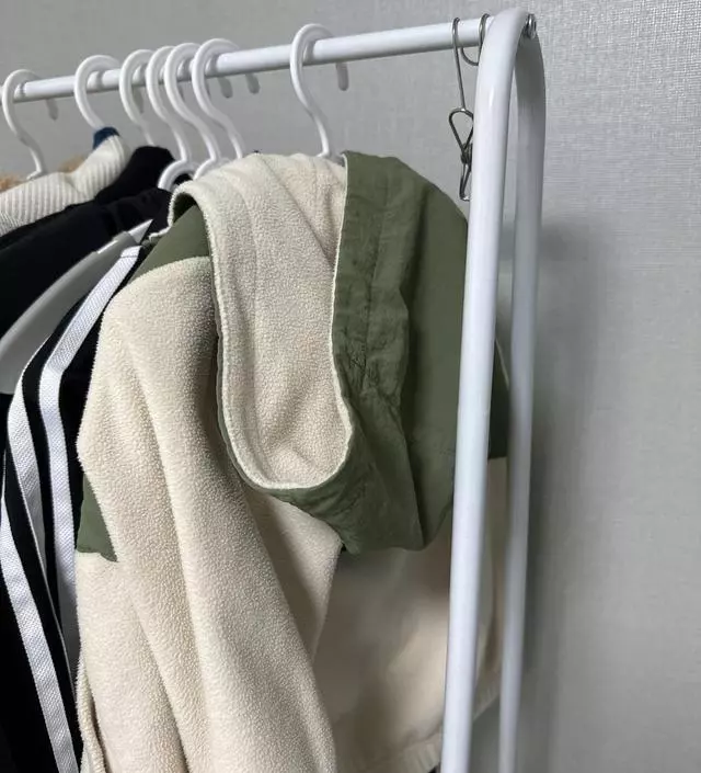 [네이버브랜드스토어 리뷰] 아이 외출복 거는 용도로 구매했는데 사이즈도 딱이고 너무 만족합니다!!