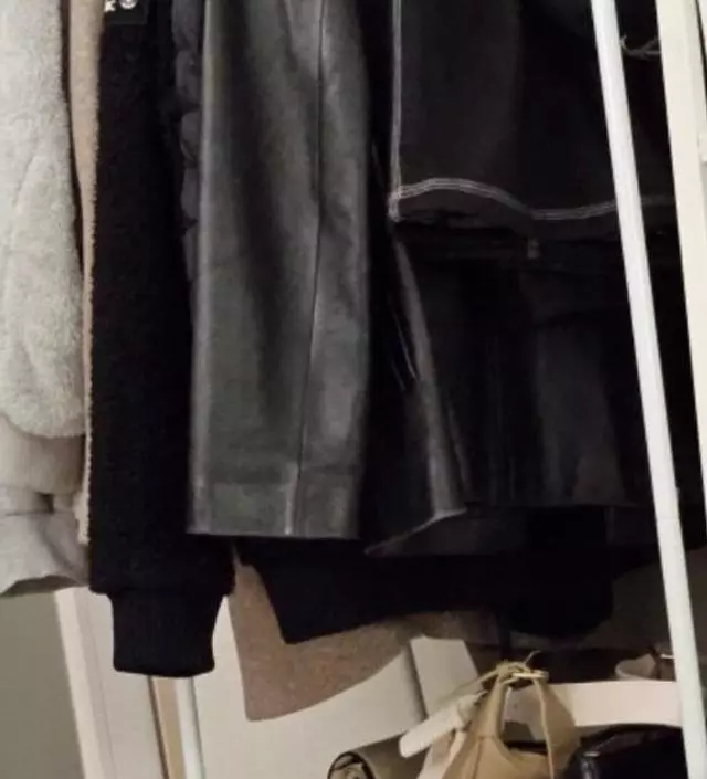 [네이버브랜드스토어 리뷰] 막 쓰고 있는데 튼튼하고 좋아요 롱패딩 대충 구겨서 걸어놔여