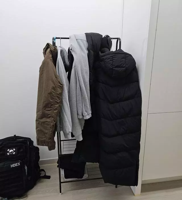 [네이버브랜드스토어 리뷰] 작은 행거라 생각해서 튼튼하지 않을줄 알았는데 매우 튼튼합니다
