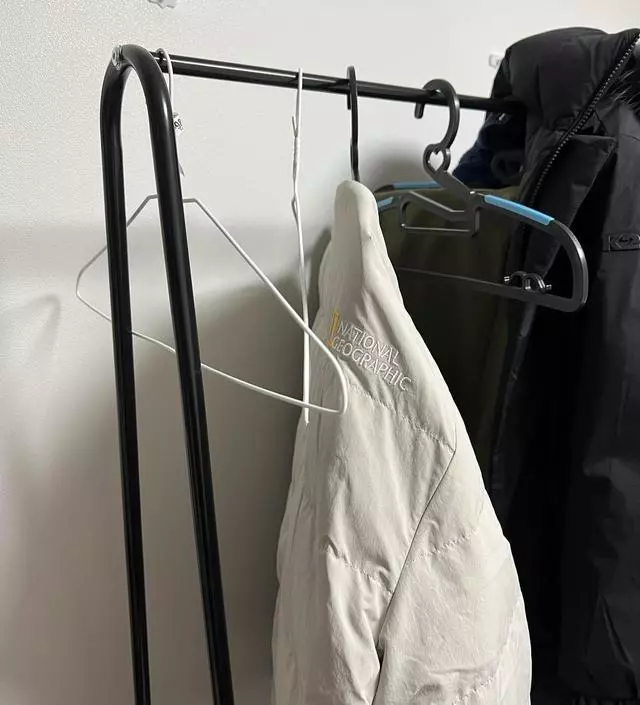 [네이버브랜드스토어 리뷰] 생각보다 튼튼하고 자리를 많이 차지하지 않아서 
